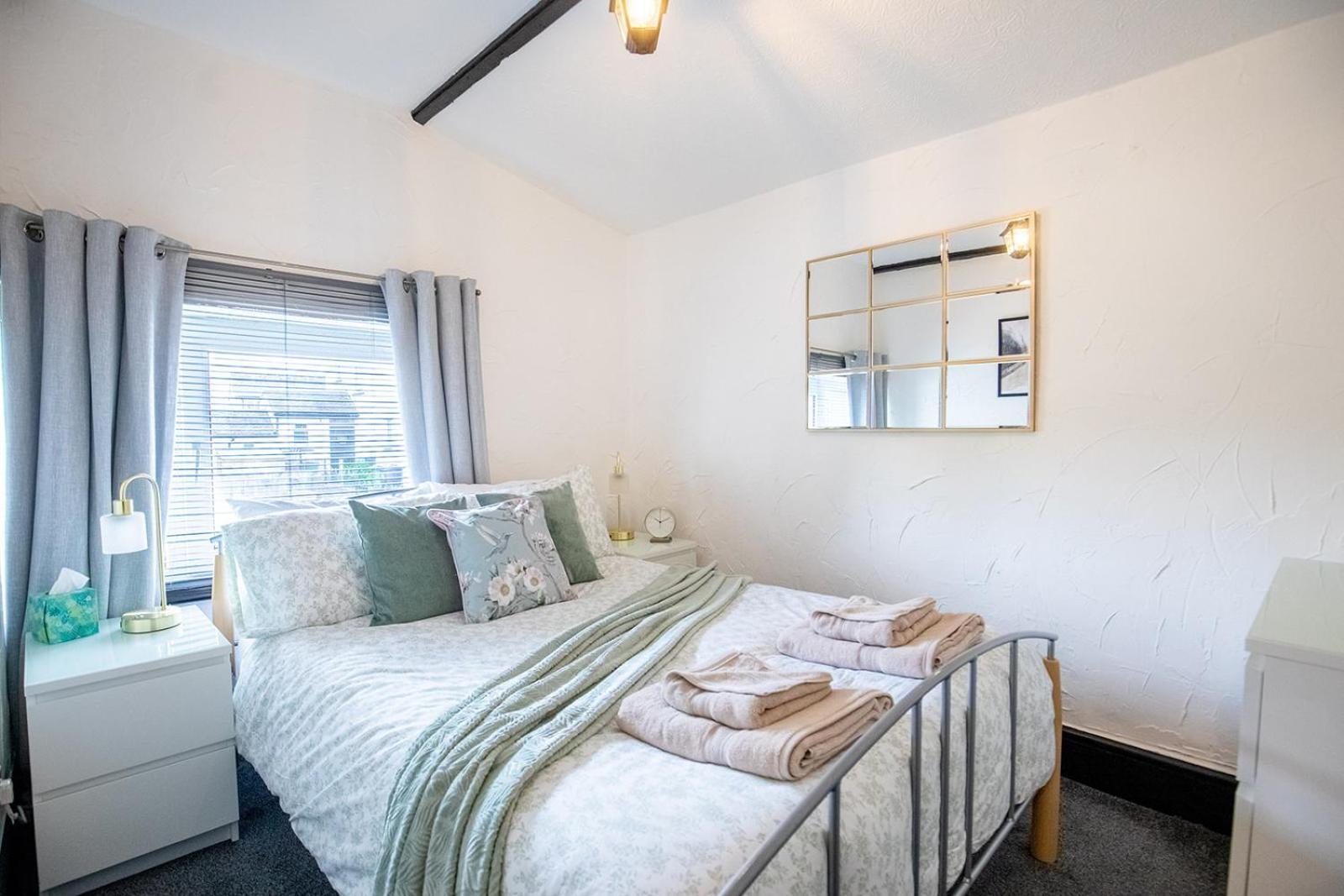 Leaf Tree - Cosy Based In The North Of The Lakes Holiday home Workington